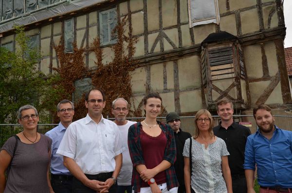 Gruppe vor dem Hessischen Hof in Treffurt